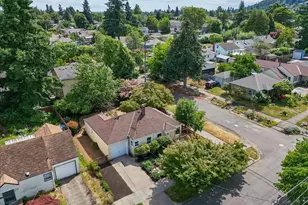 8604 SE Yamhill St, Portland, OR 97216 - Photo 1