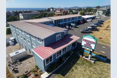 754 SW Coast Hwy, Newport, OR 97365 - Photo 1