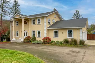 3133 NE Douglas Ave, Roseburg, OR 97470 - Photo 1