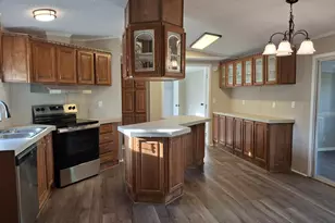 1030 Cook St, Manning, SC 29102 - Photo 5