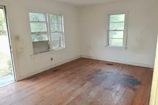 212 Bradham Ave, Manning, SC 29102 - Photo 3