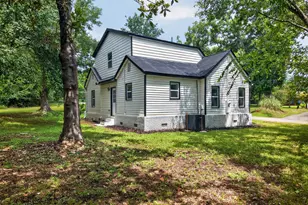 447 Glover St, Edgefield, SC 29824 - Photo 3