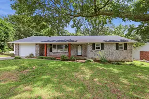 929 Magnolia Dr, Aiken, SC 29803 - Photo 1