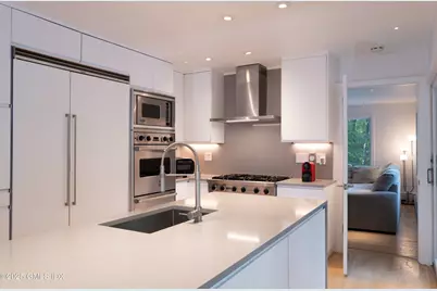 979 Lake Avenue, Greenwich, CT 06831 - Photo 5