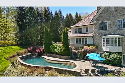 8 Chieftans Road, Greenwich, CT 06831 - Photo 3