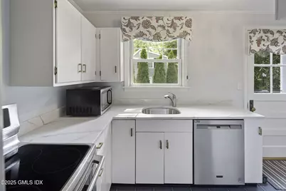 33 Halsey Drive, Old Greenwich, CT 06870 - Photo 9