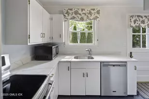 33 Halsey Dr, Old Greenwich, CT 06870 - Photo 9