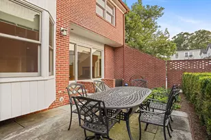 52 Sherwood Pl, Greenwich, CT 06830 - Photo 9