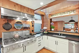 24 Sawmill Ln, Greenwich, CT 06830 - Photo 9