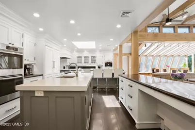 6 Reynwood Manor, Greenwich, CT 06831 - Photo 11