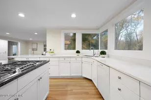 145 Porchuck Rd, Greenwich, CT 06831 - Photo 7