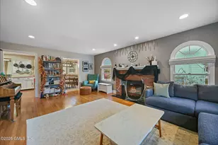 34 Bradley Pl, Stamford, CT 06905 - Photo 9