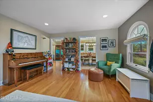 34 Bradley Pl, Stamford, CT 06905 - Photo 13