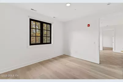 100 E Putnam Avenue #304, Greenwich, CT 06807 - Photo 7