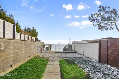 6 Meadowbank Road, Old Greenwich, CT 06870 - Photo 3