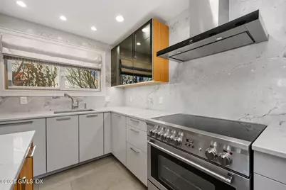 33 E Lyon Farm Drive #33, Greenwich, CT 06831 - Photo 5