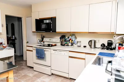 84 Havemeyer Lane, Old Greenwich, CT 06870 - Photo 7