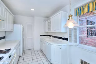 4 Putnam Hill, Greenwich, CT 06830 - Photo 11