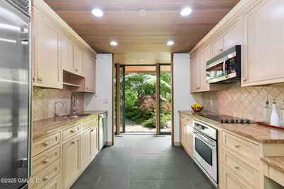 21 Hycliff Road, Greenwich, CT 06831 - Photo 7