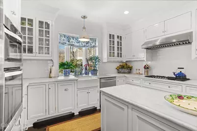 2 Forest Avenue, Old Greenwich, CT 06870 - Photo 19