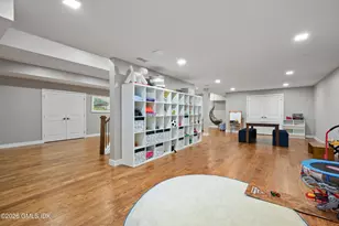 10 Wyckham Hill Ln, Greenwich, CT 06831 - Photo 25