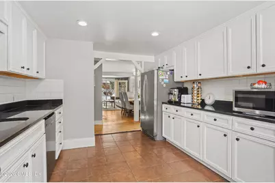 49 Indian Harbor Drive #1, Greenwich, CT 06830 - Photo 9