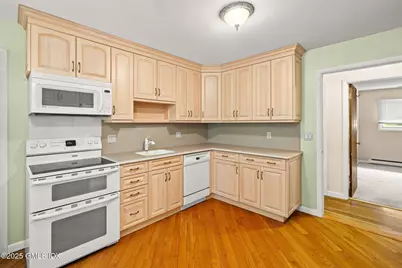 37 Windsor Lane, Greenwich, CT 06807 - Photo 9