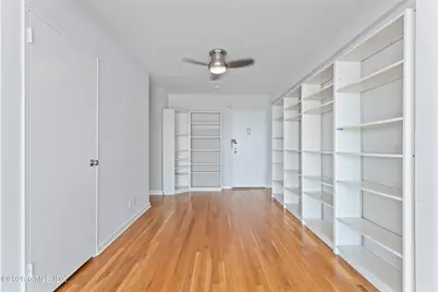 3 Putnam Hill #2C, Greenwich, CT 06830 - Photo 3