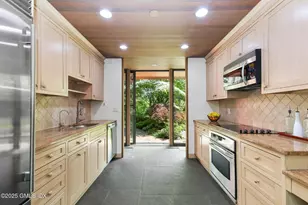 21 Hycliff Rd, Greenwich, CT 06831 - Photo 7