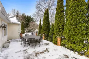 115 N Stonehedge Dr, Greenwich, CT 06831 - Photo 21