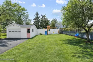 138 Granville St, Fairfield, CT 06824 - Photo 23