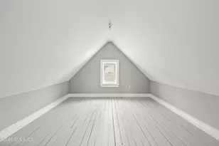 32 Sherwood Pl, Greenwich, CT 06830 - Photo 15