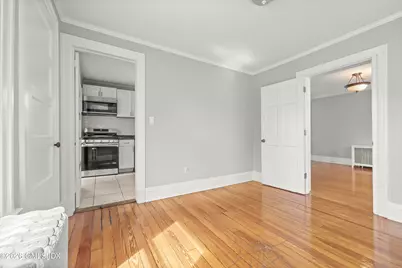 32 Sherwood Place, Greenwich, CT 06830 - Photo 7