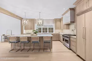 2 Potter Dr, Old Greenwich, CT 06870 - Photo 9