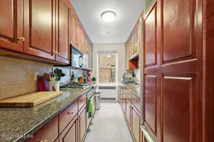 25 W Elm St, Greenwich, CT 06830 - Photo 11