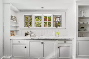 164 Round Hill Rd, Greenwich, CT 06831 - Photo 17