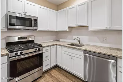 303 Hamilton Avenue #E, Greenwich, CT 06830 - Photo 5