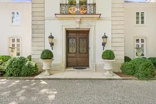 25 Field Point Cir, Greenwich, CT 06830 - Photo 3