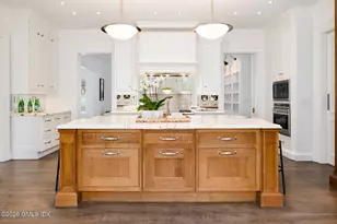 13 Wyckham Hill Ln, Greenwich, CT 06831 - Photo 11