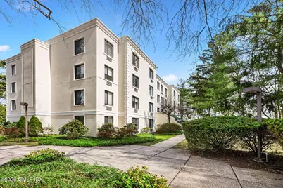 1535 E Putnam Avenue #APT 307, Old Greenwich, CT 06870 - Photo 1
