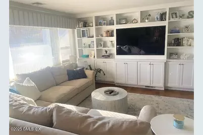 8 Perry Place, Greenwich, CT 06878 - Photo 3