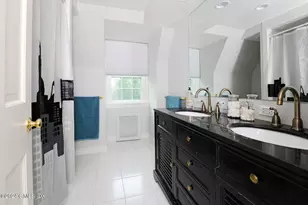 8 Indian Point Ln, Greenwich, CT 06878 - Photo 19