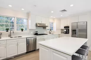 8 Indian Point Ln, Greenwich, CT 06878 - Photo 13