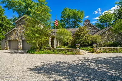 135 & 129 Zaccheus Mead Lane, Greenwich, CT 06831 - Photo 3