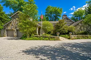 135 & 129 Zaccheus Mead Ln, Greenwich, CT 06831 - Photo 3