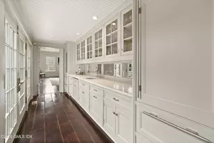 4 Cherry Blossom Ln, Greenwich, CT 06831 - Photo 9