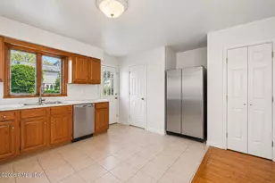 21 W Division St, Greenwich, CT 06830 - Photo 31