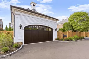 215 Milbank Ave, Greenwich, CT 06830 - Photo 27