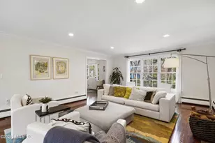 2 Daffodil Ln, Greenwich, CT 06807 - Photo 7