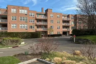 2 Putnam Hill, Greenwich, CT 06830 - Photo 3